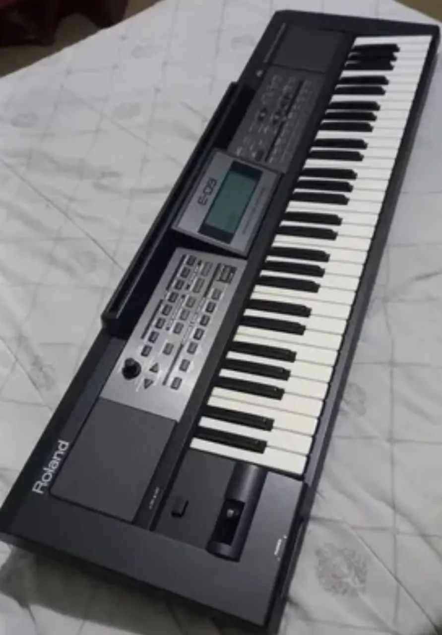 Teclado Arranjador Roland E-09