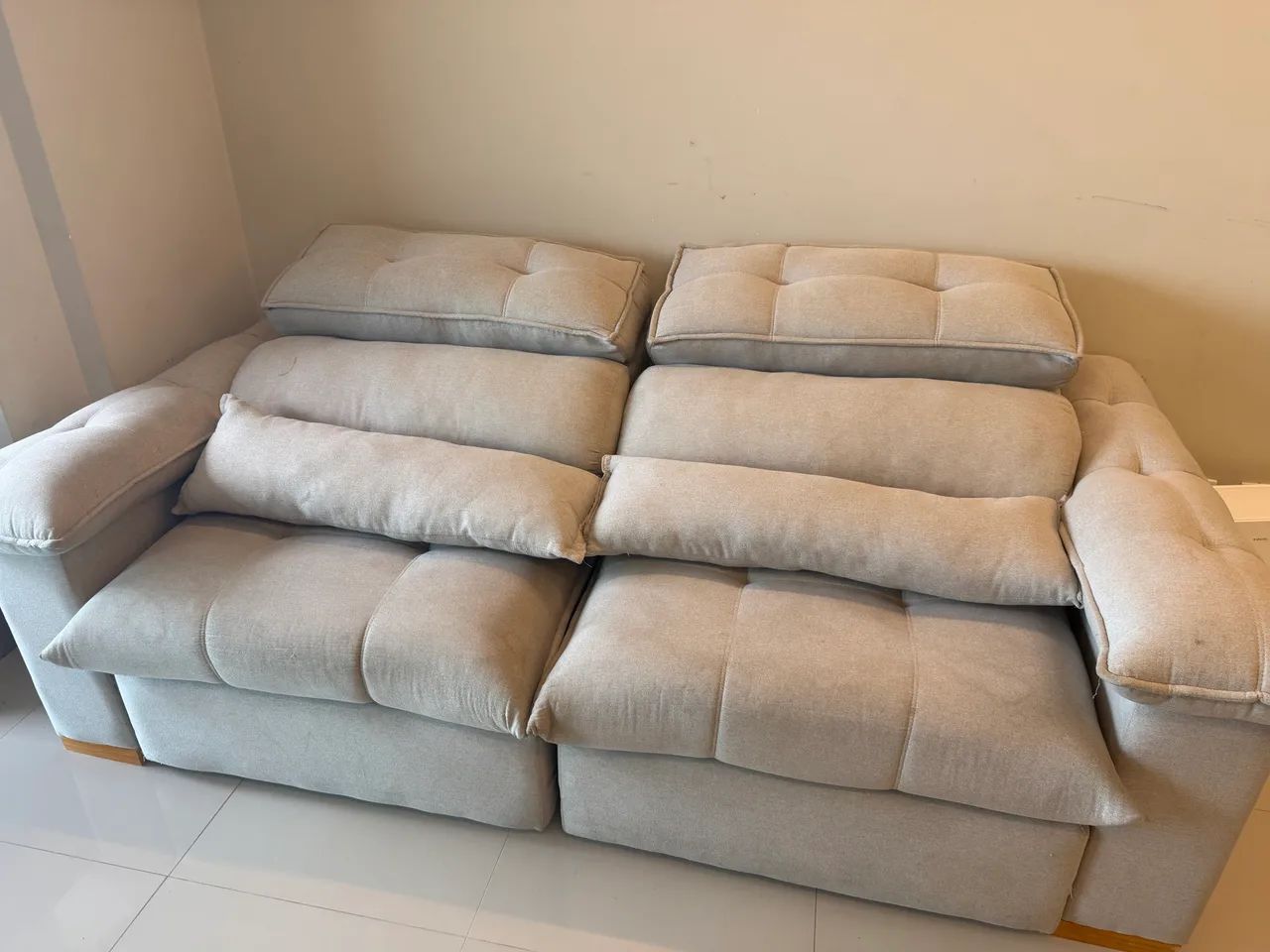 Sofá Retrátil e Reclinável 2,25m - Cor Nude - Excelente Estado - Foto 4