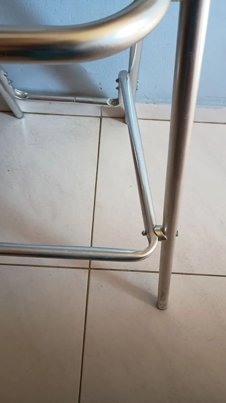 Mesa com banquetas em alumínio. - Foto 5