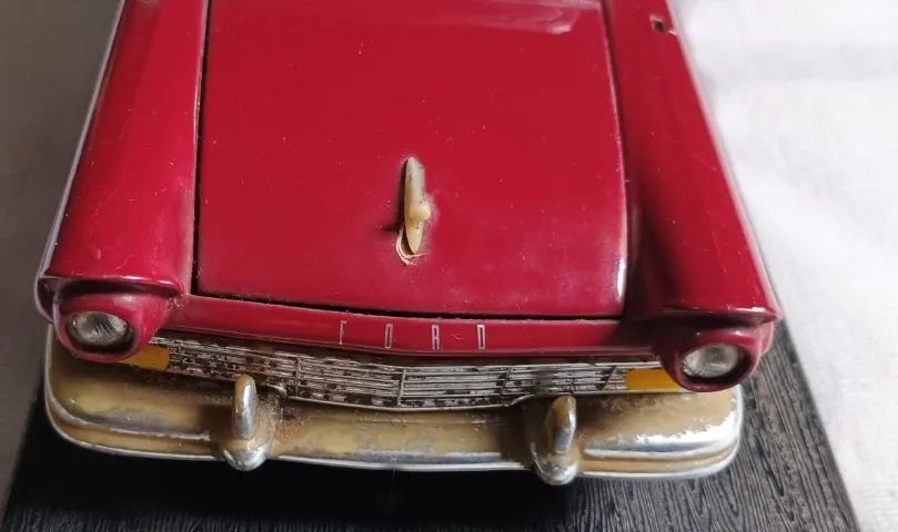 Rara Miniatura 1/18 Ford Courier 1957 Road Legends com Base - Foto 2
