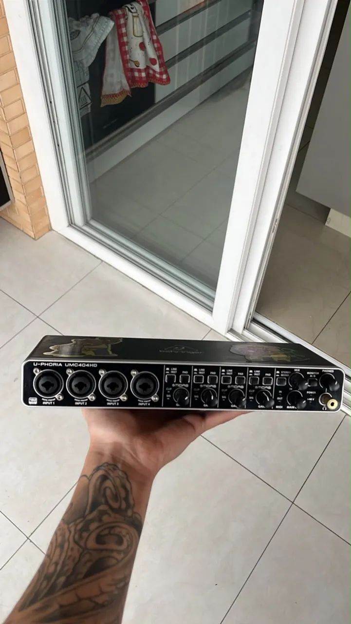 Interface De Áudio Behringer Umc404hd - Foto 2