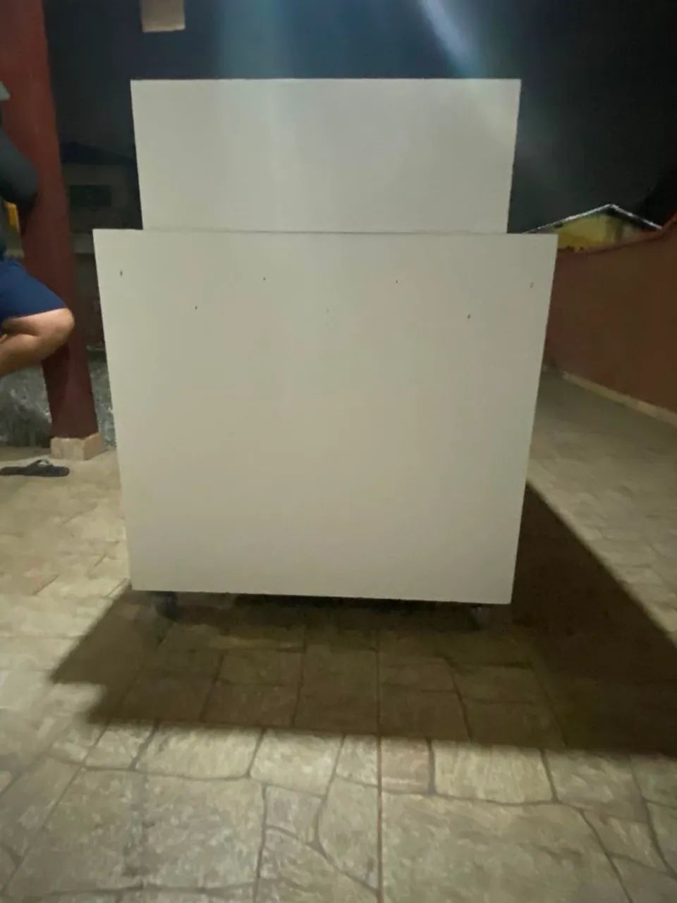 Balcão Expositor Colmeia dupla em MDF Branco (Com Rodinhas) - Foto 2