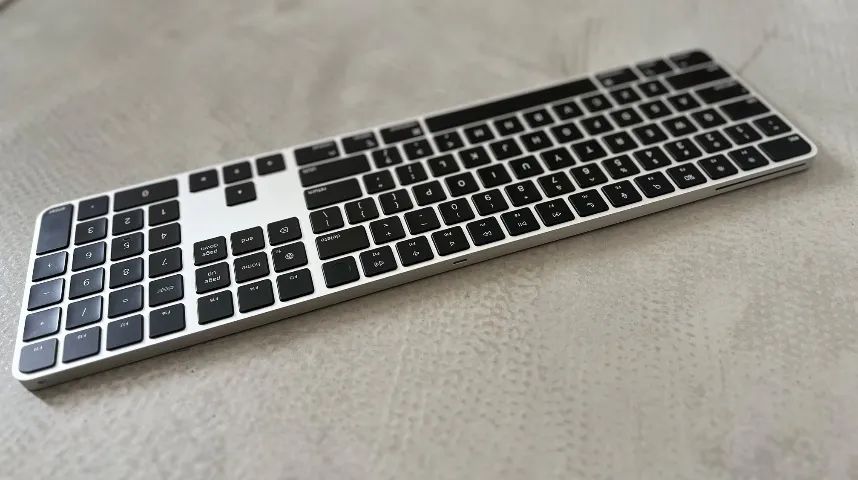 Teclado Apple Magic Keyboard com Touch ID | W e R com defeito - Foto 3