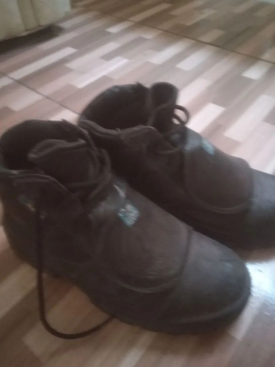 Botas semi novas  - Foto 2
