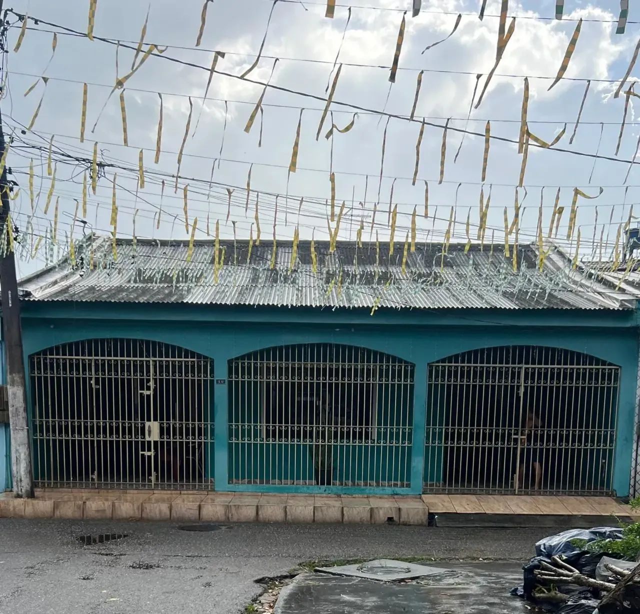 VENDO CASA COM 3 SUITES GLEBA 1 MARAMBAIA