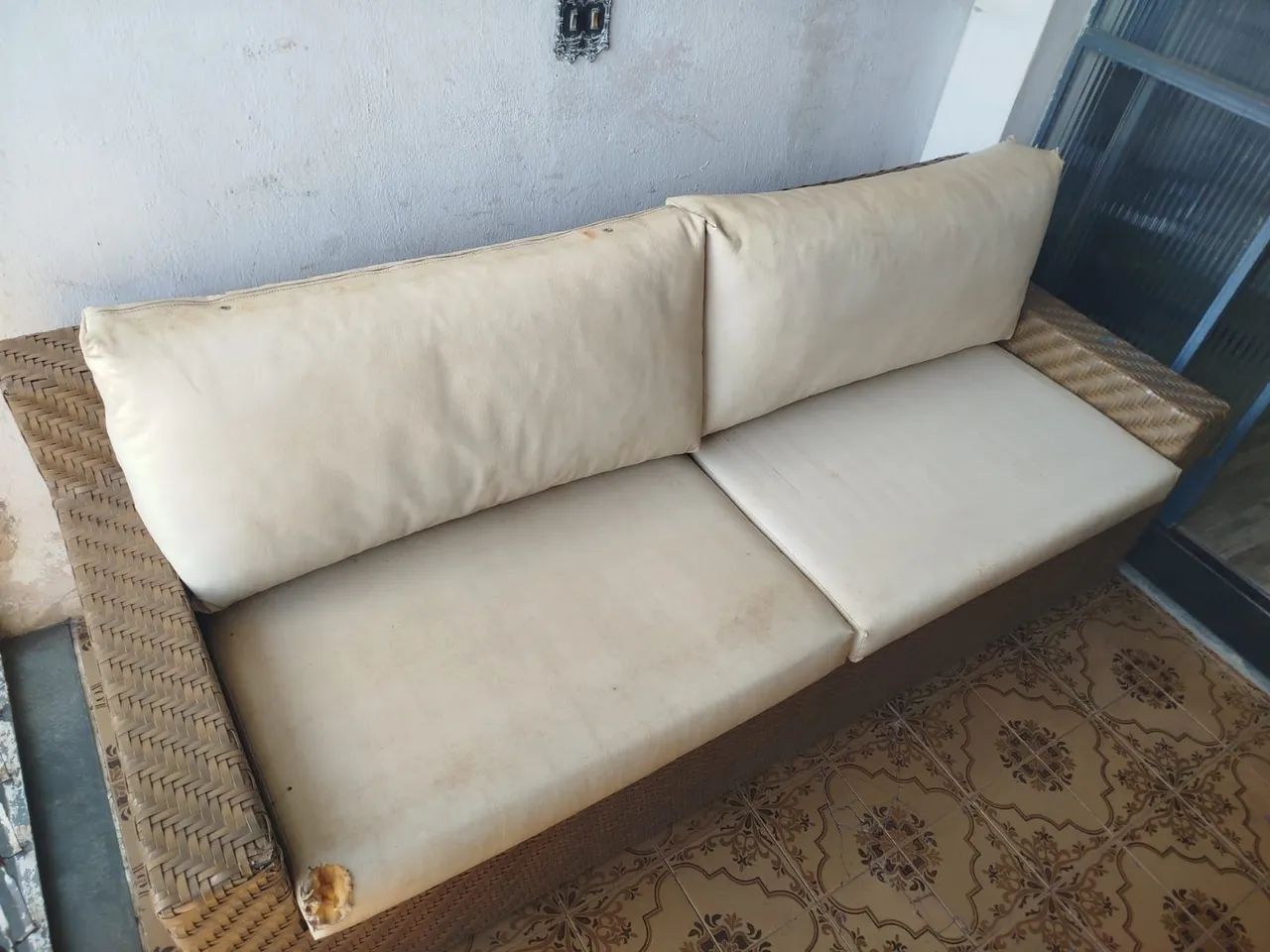Móvel de rattan muito bom ( mas almofadas  desgastadas) - Foto 3