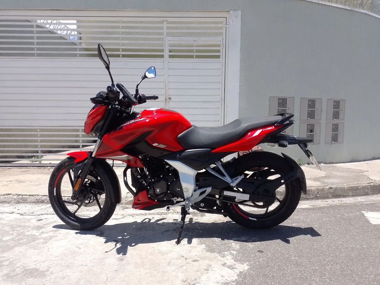 Bajaj semi nova