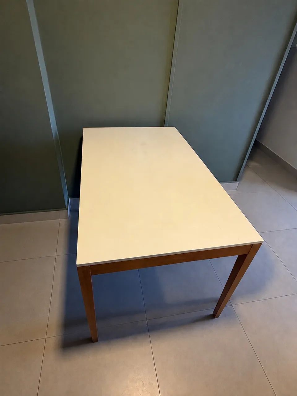 Mesa Tok&Stok - Tampo Branco em Madeira