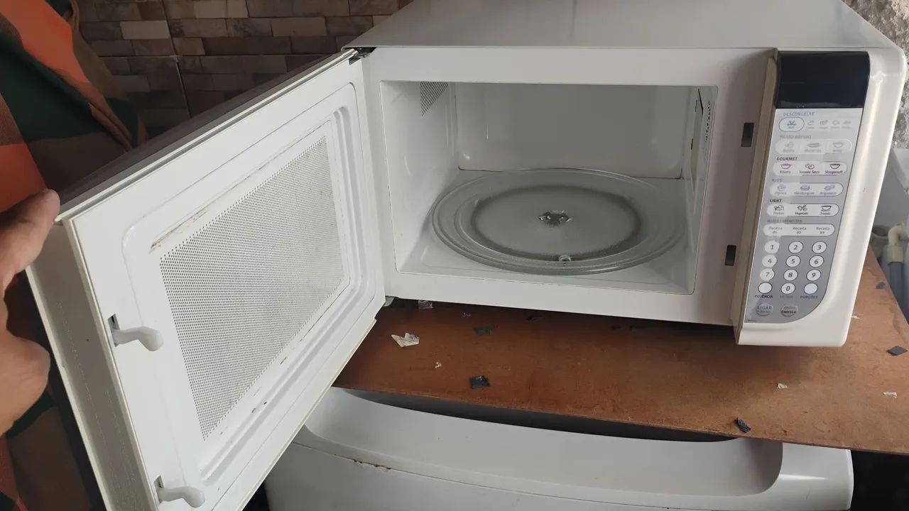 Microondas Eletrolux 31 litros funcionando perfeitamente  - Foto 3