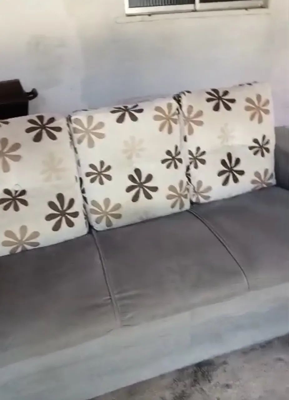 Sofá 3 lugares e 2 pontronas 
