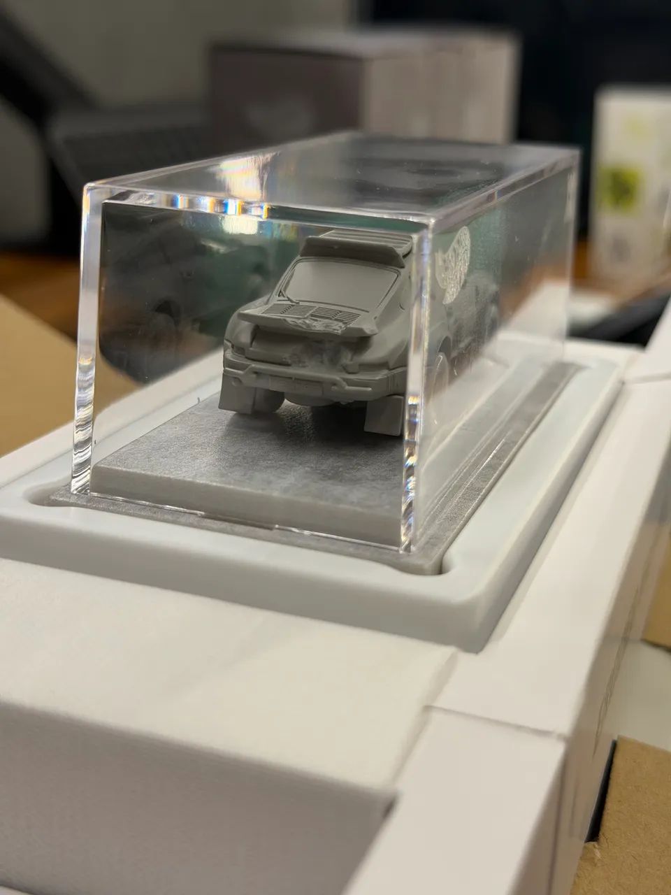 Hot Wheels x Daniel Arsham Eroded Porsche Safari - Foto 2