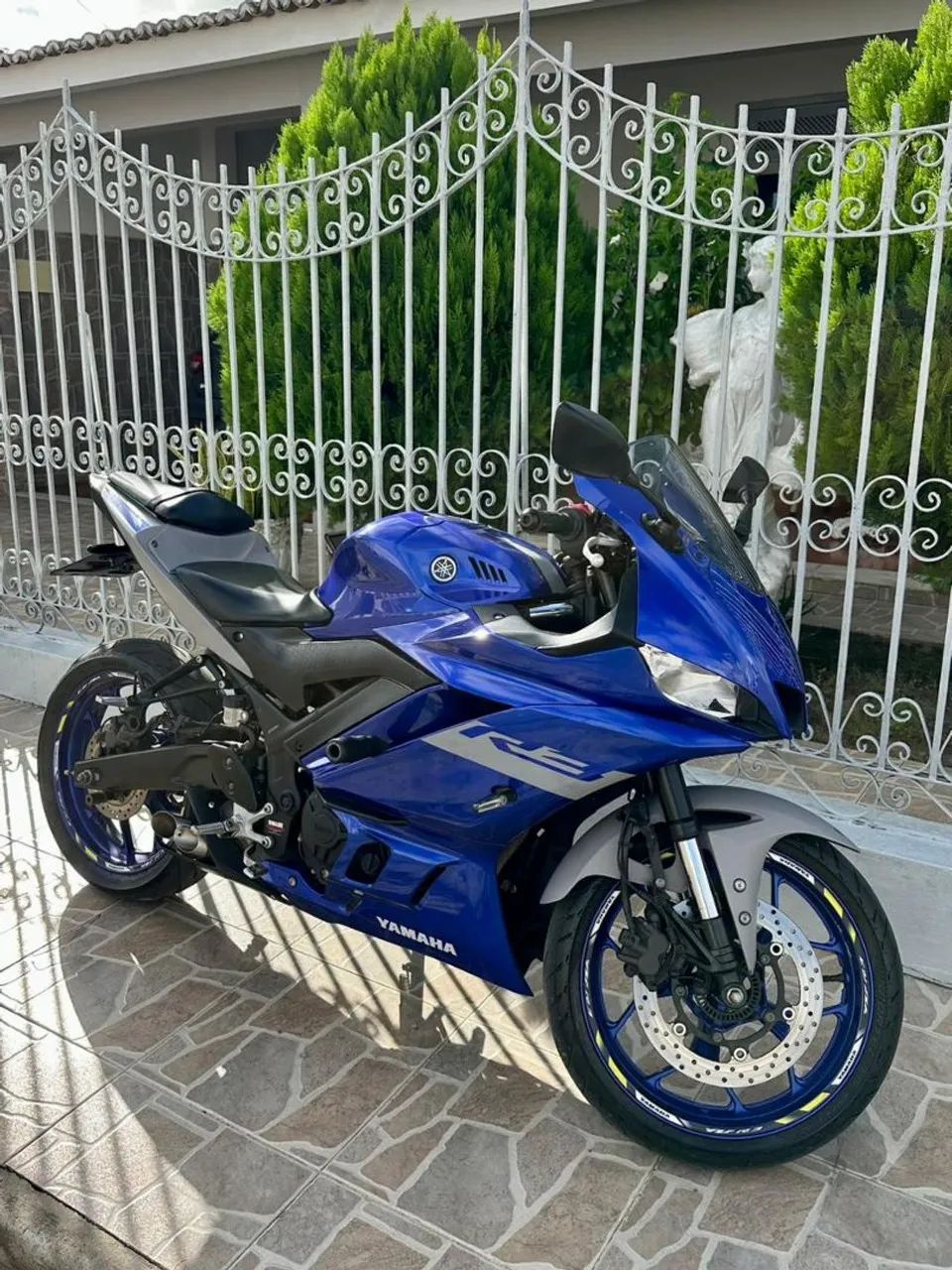 Yamaha R3 