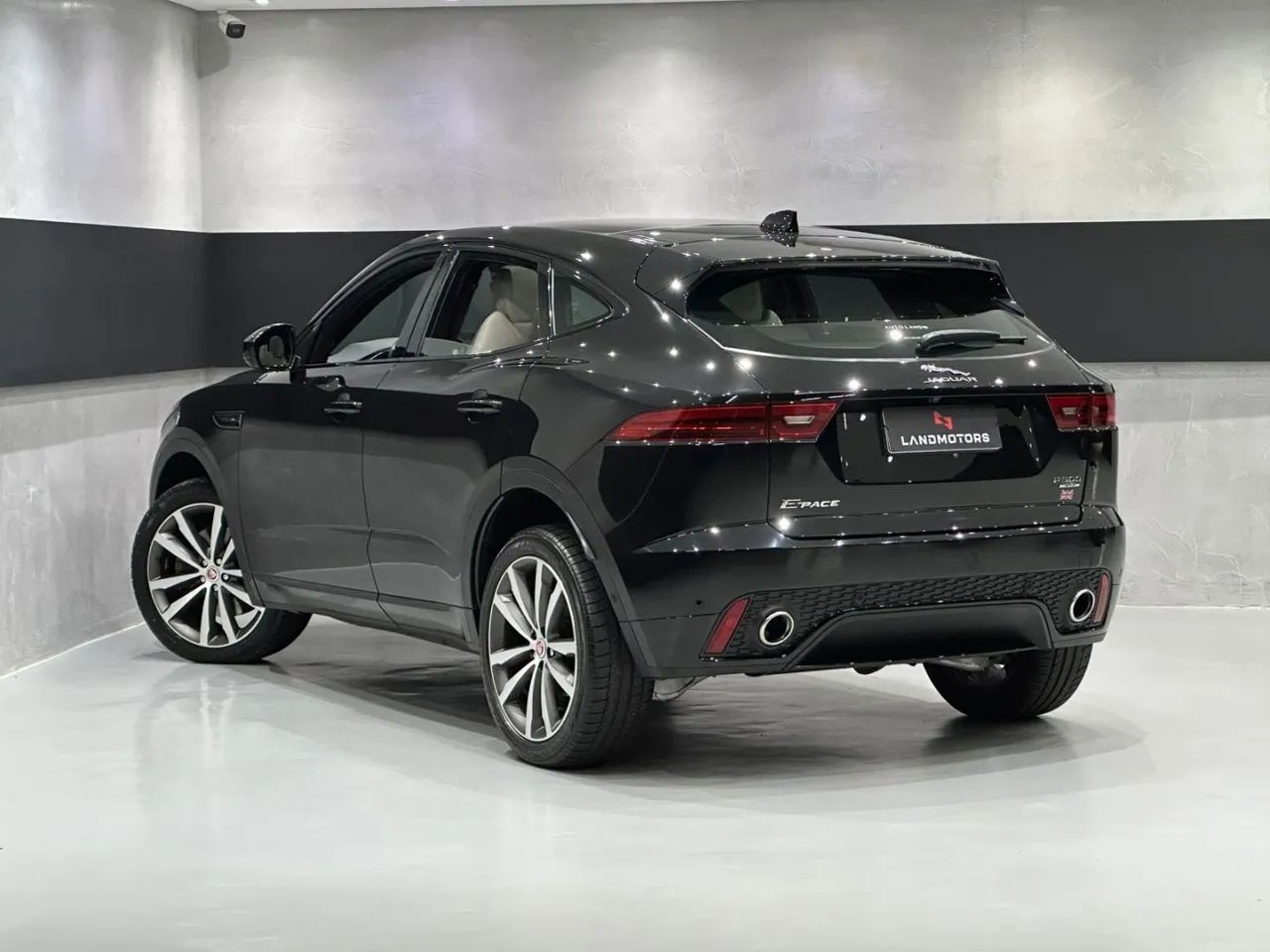 Jaguar E-Pace R-dynamic HSE 2.0 AWD 300cv Aut. 2019 - Foto 2