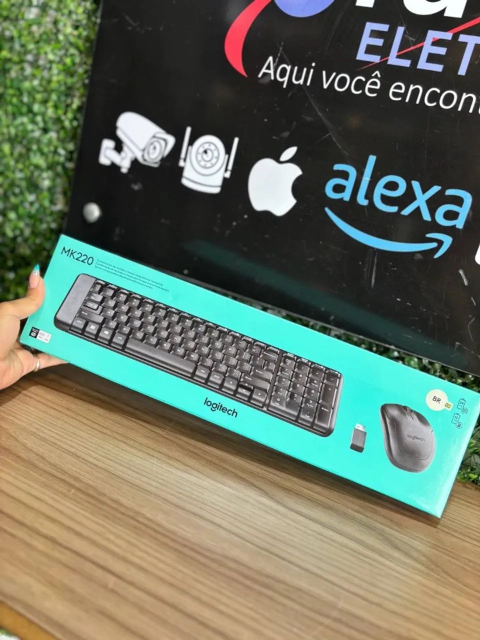 Kit de Teclado e Mouse LOGITECH MK220