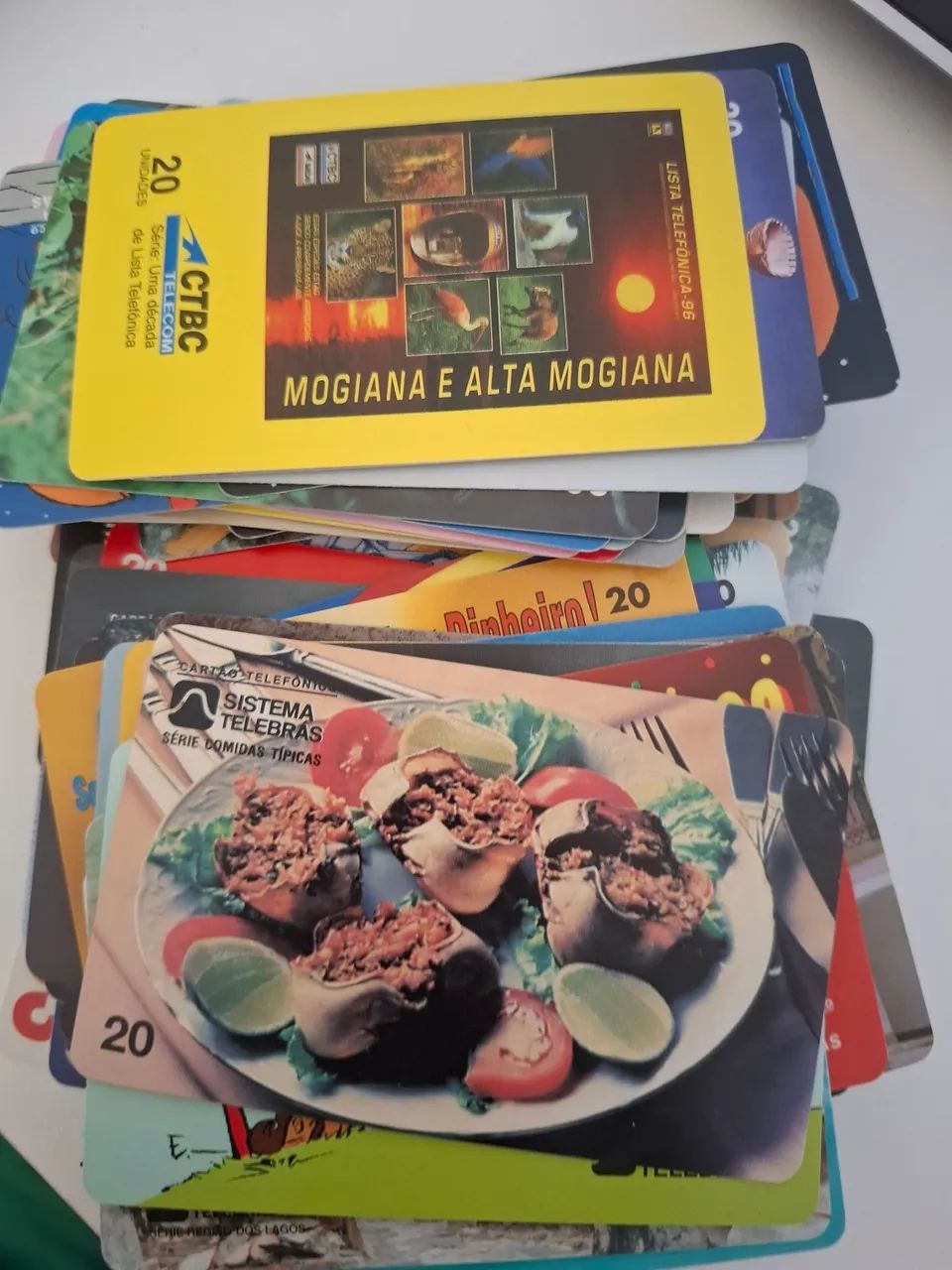 Cartões de telefone.