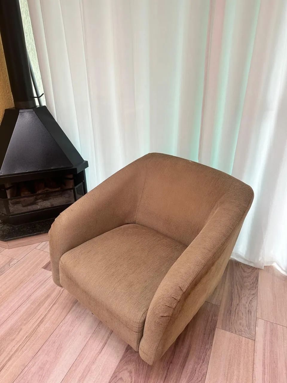 Poltrona Giratória moderna e confortável 