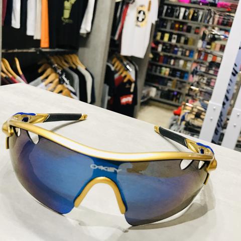 Óculos de Sol Oakley Ouro com Azul Metálico Ciclismo Esporte