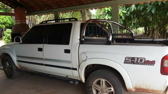 Caminhonete s10 executiva 2.8 4 pneu novos - Foto 3