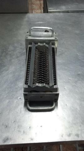 Máquina picadora de carne e amaciadora de bifes - Picelli - Foto 4