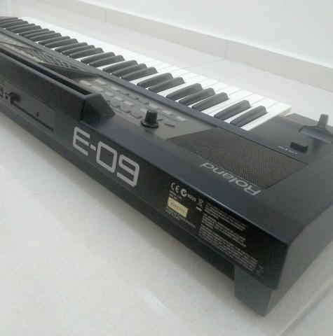 Teclado Roland E-09 - Foto 2