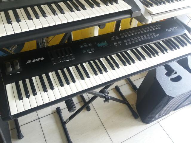 Teclado Arranjador alesis QS7