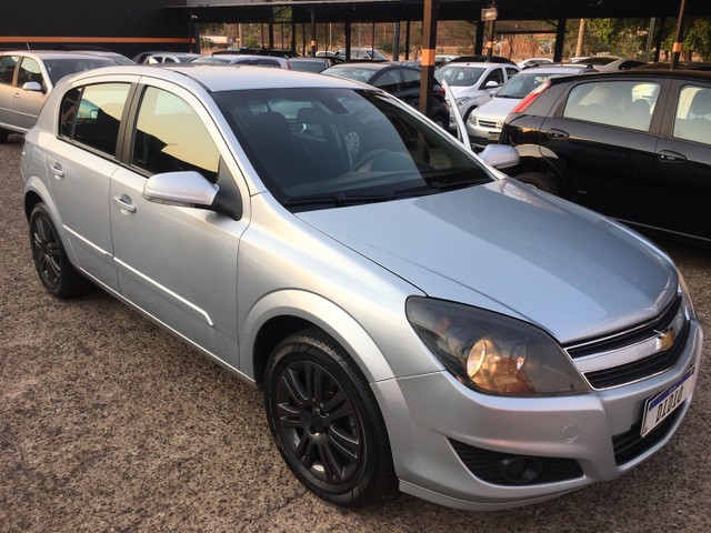 VECTRA 2.0 GT M/2010 HATCH COMPLETO
