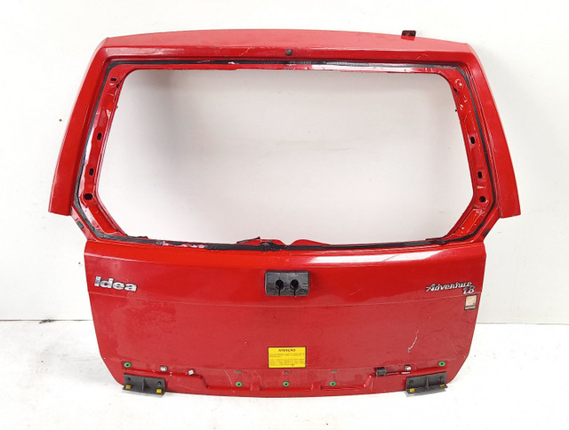 Tampa traseira fiat idea adventure 