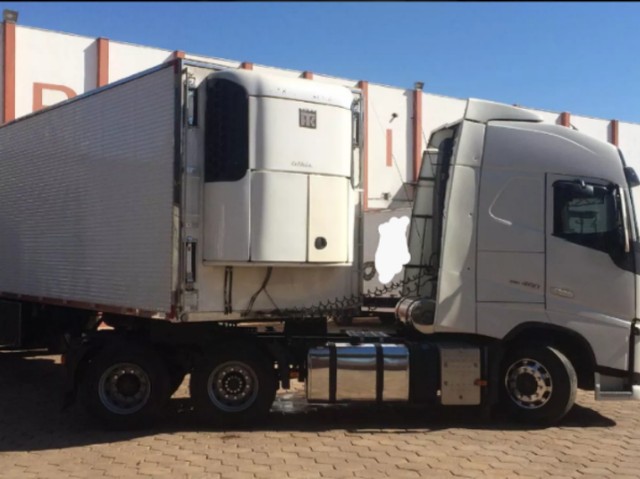 VOLVO FH 460 2016 BAÚ REFRIGERADO C/PARCELAS