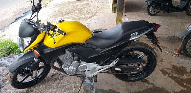 CB 300 ATRASADA