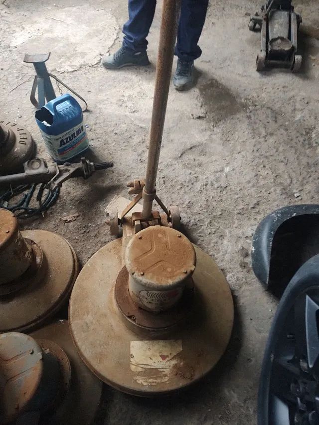 5  und enceradeira industrial . Tudo por 2 mil 