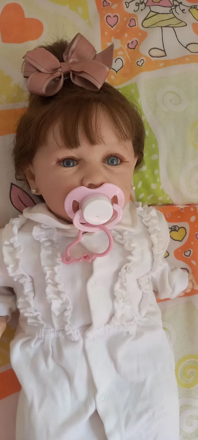 Bebê reborn realista molde Sáskia com corpinho todo em silicone