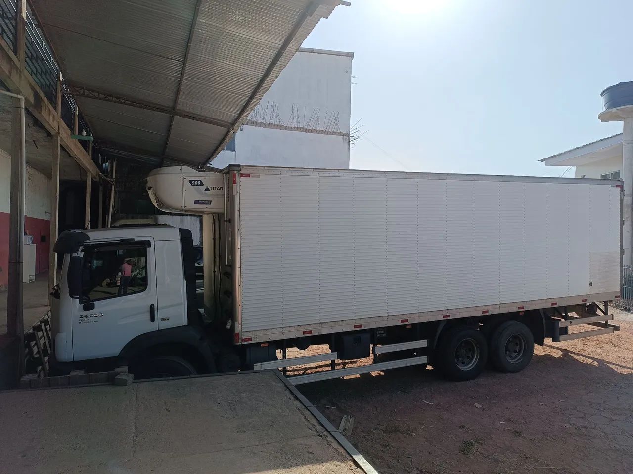 Caminhão baú frio 8 metros 24.280 completo  - Foto 5