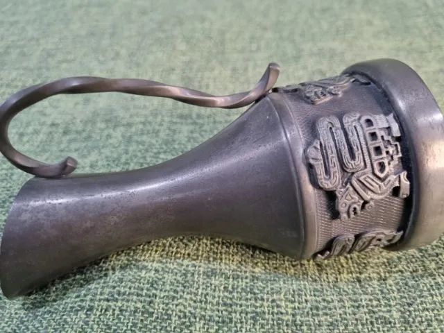 Pequeno jarro boliviano de estanho trabalhado marca Schohaus - Foto 4