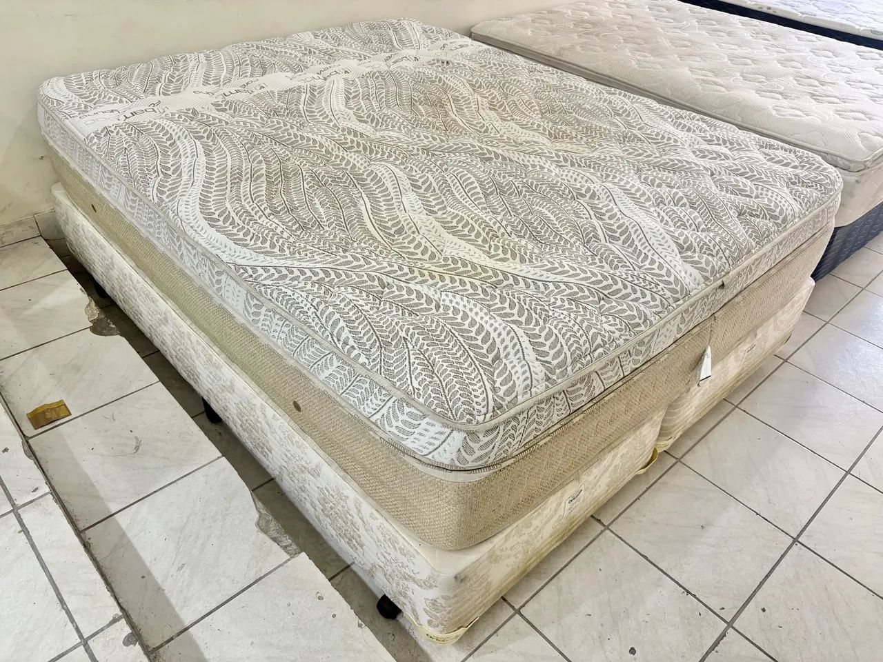 Cama box de casal Queen , cama Queen size Simmons  - Foto 3