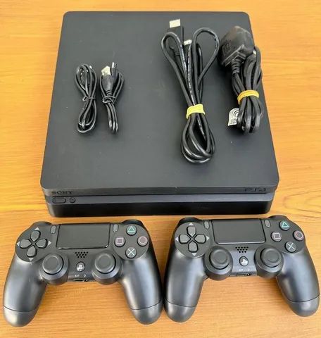 PS4 Slim + 2 controles - PLAYHOUSE