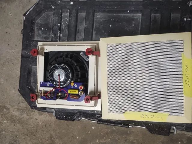 Auto falante de ibutir no teto