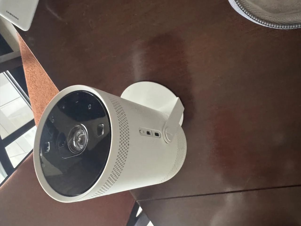 Preço imperdivel!! Samsung The Freestyle 2nd Gen projetor Smart Portátil com CASE - Foto 5