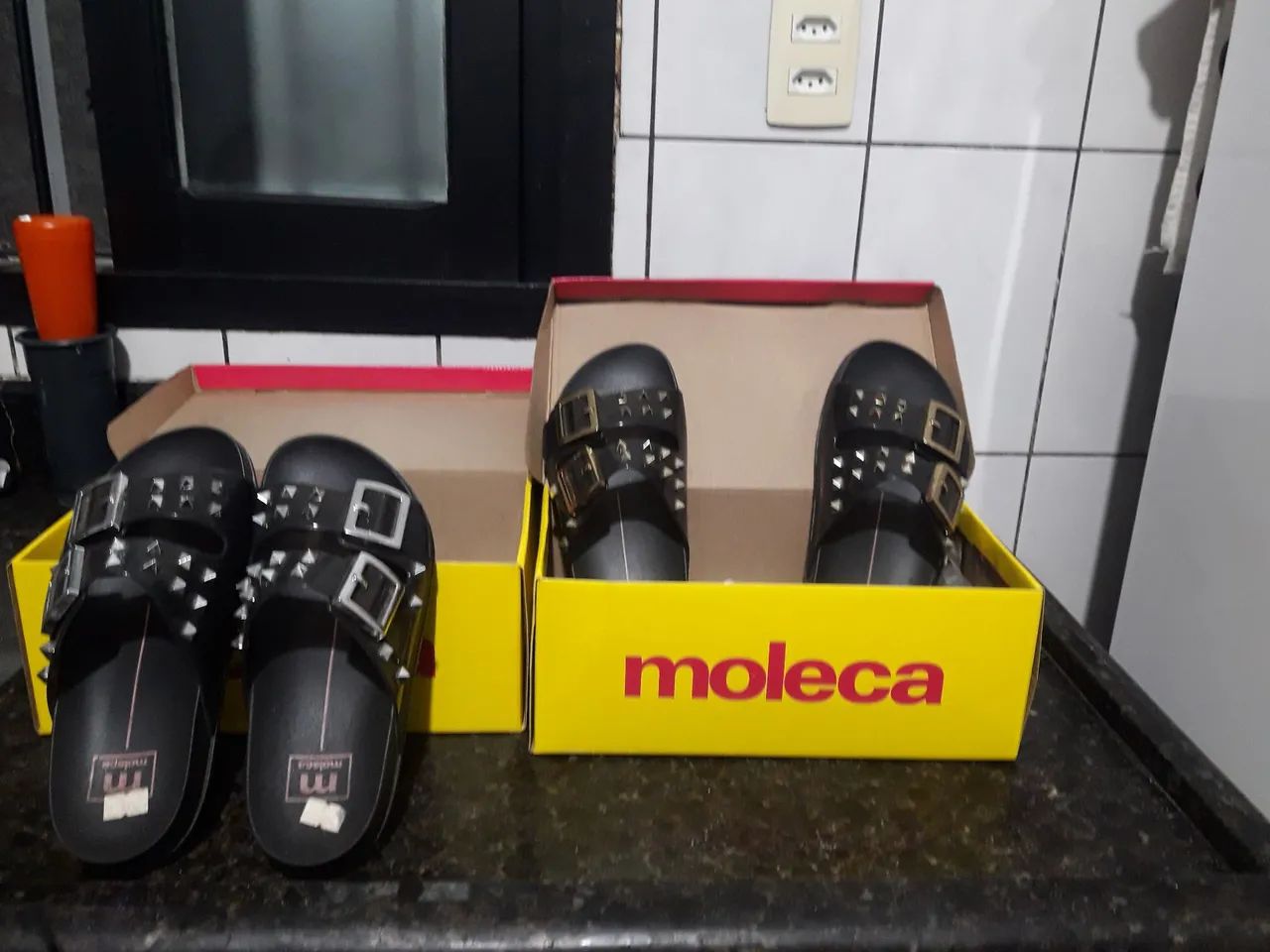 Sandálias Moleca  com spikes novas