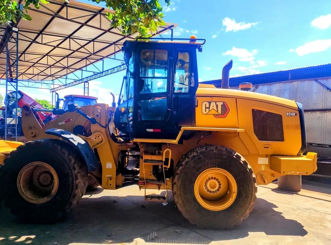 Pá Carregadeira Caterpillar 924K ano 2021 com 11.000 horas, em SC