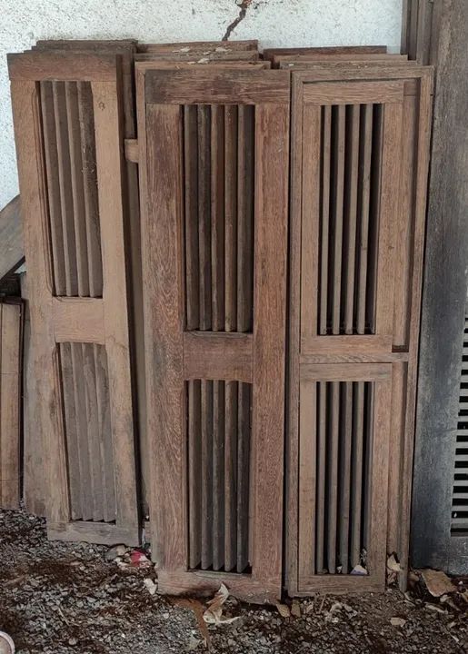 Bandeirola Veneziana Madeira Maciça 0,23x1,18m