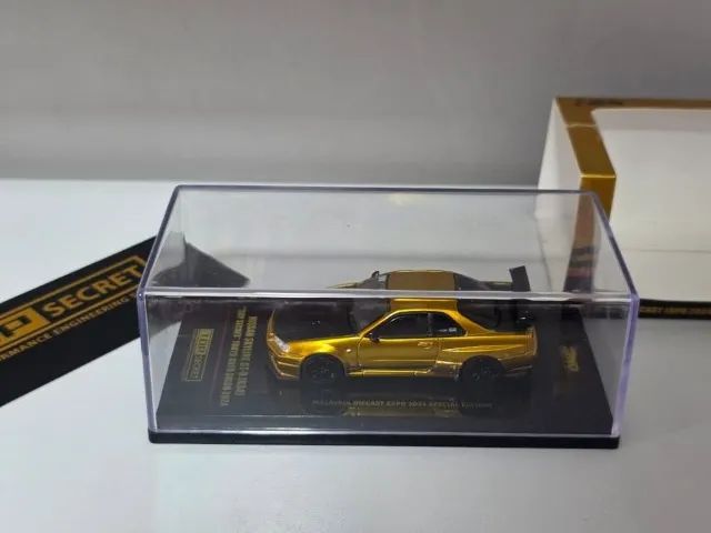 Nissan Skyline GT-R R34 Dourado - Inno64 x Top Secret Malaysia