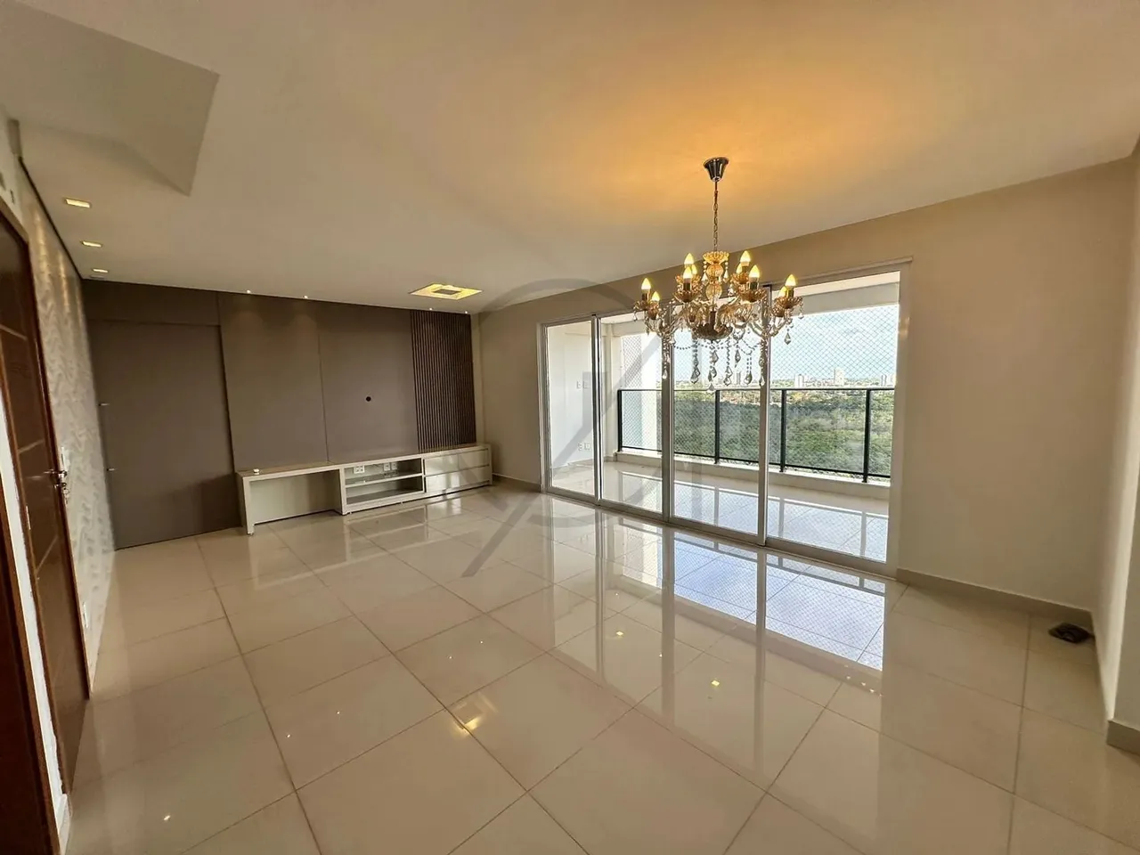 VENDE-SE APARTAMENTO COM QUATRO SUÍTES