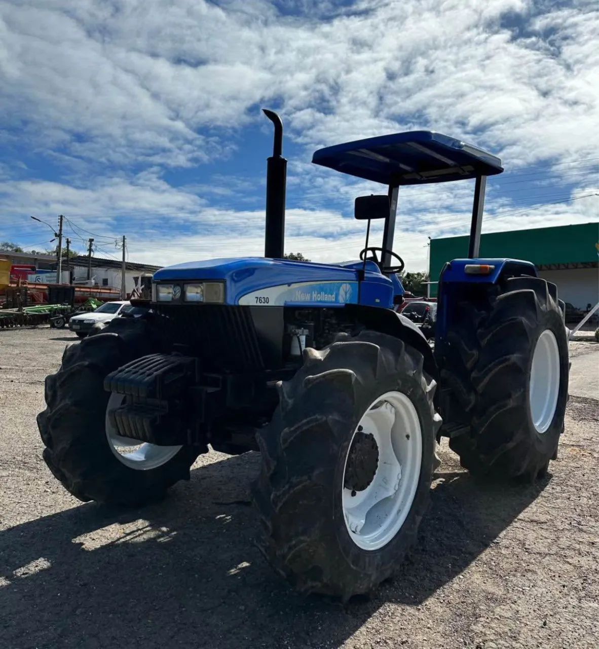 Trator NH7630 4x4 ano 2014