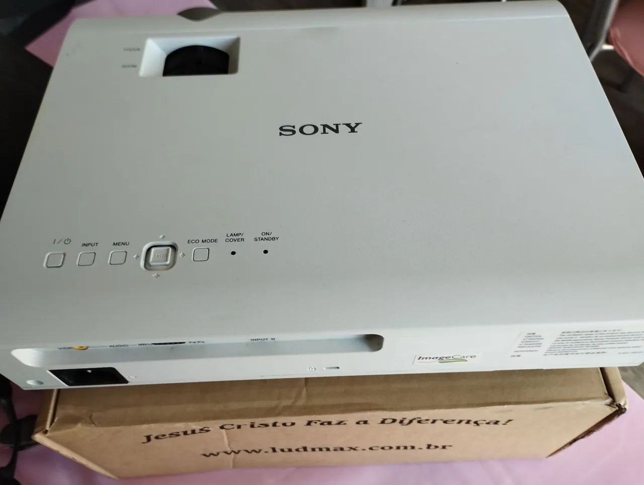 *BARBADA* Projetor Sony HD c/ alto falante e controle remoto - Foto 2