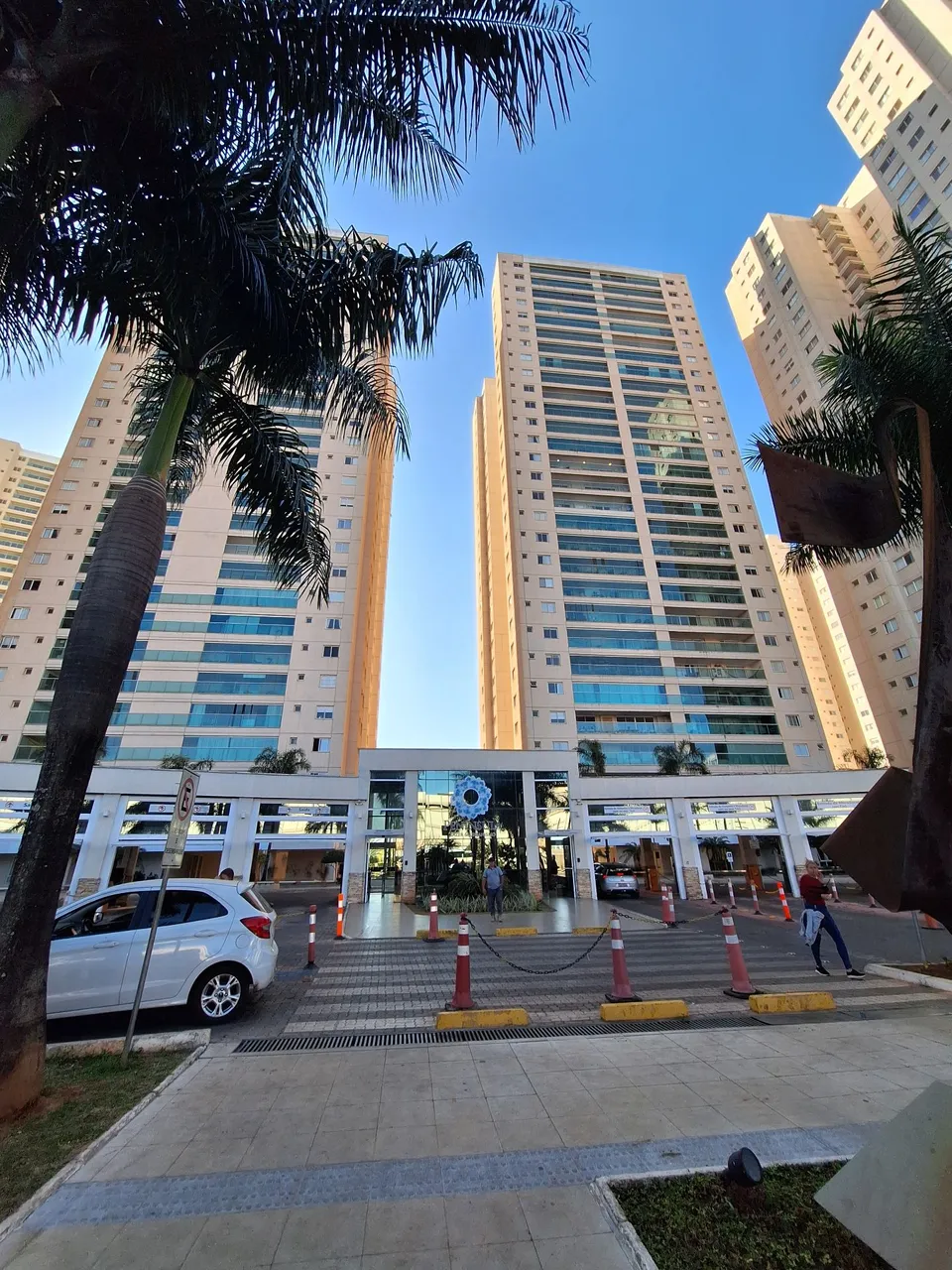 Península 04 qts 2 vagas de garagem Águas Claras DF