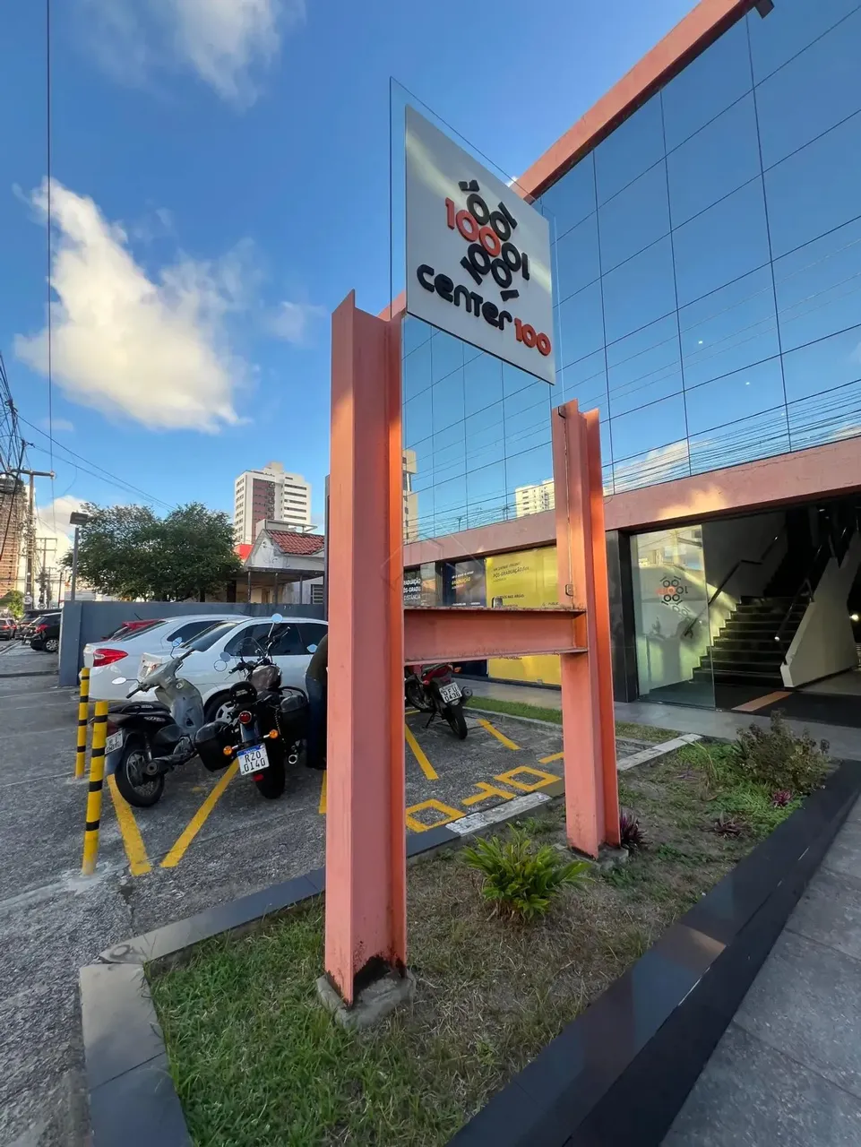 Sala Comercial para Alugar no Empresarial Center 100 ? Bairro dos Estados ? Mobiliada e Pr