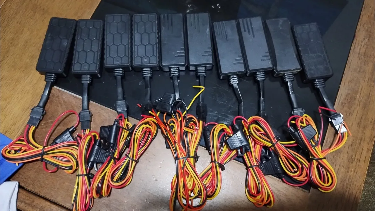 Rastreador GPS Veicular - Kit com 8 unidades