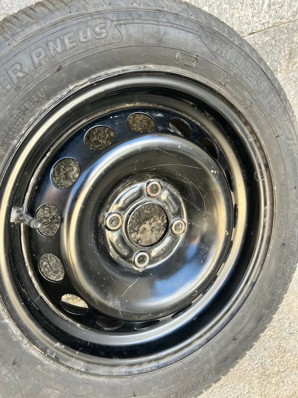 ARO 15R FORD FERRO + PNEU NOVO REMOLD