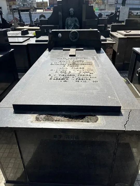 Jazigo Perpetuo Cemiterio CAJU - RJ - Foto 2