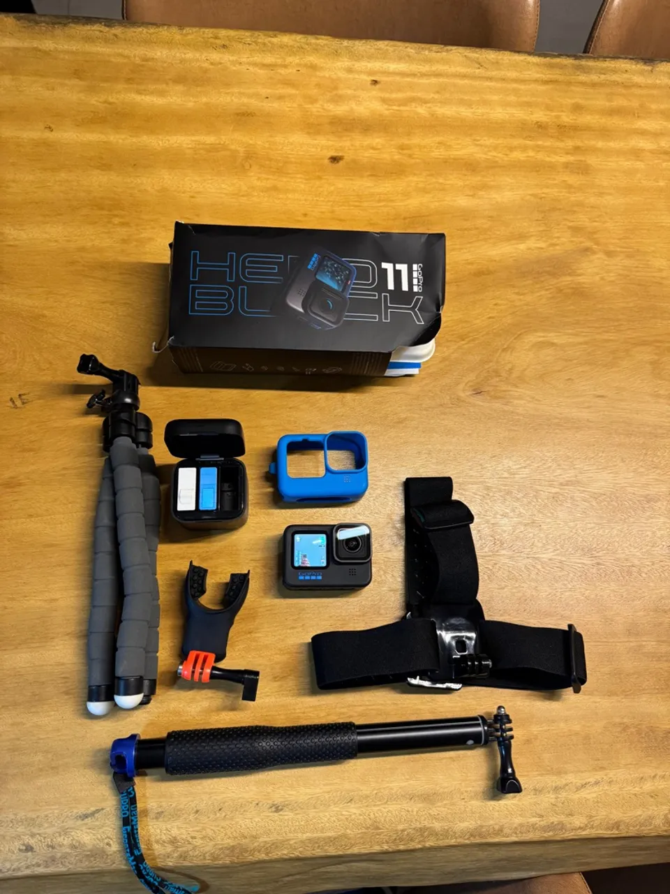 GoPro Hero 11 Black + Acessórios excelente estado